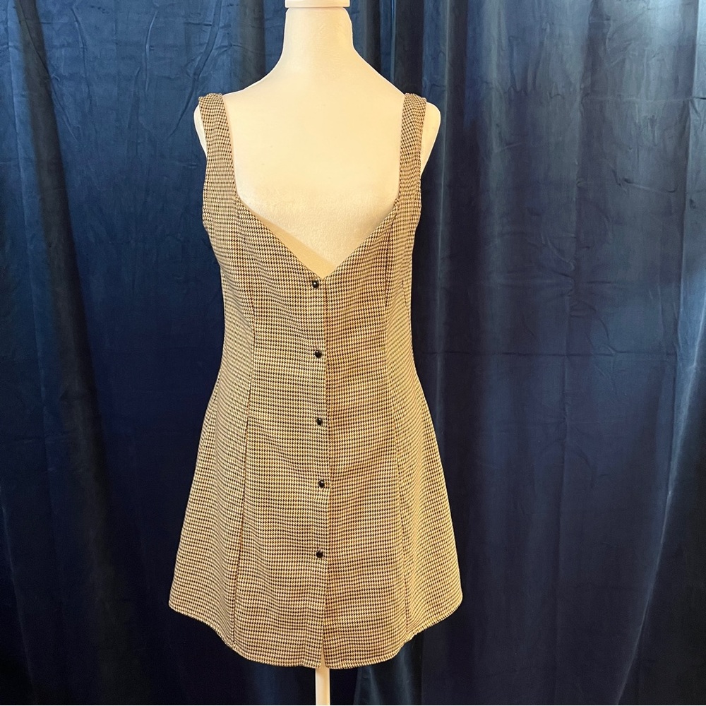 Neutral tone houndstooth mini dress